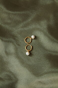 Letters pearl pendant gold