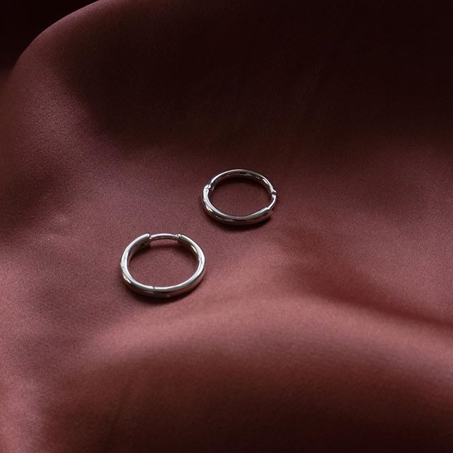 Letters round ear silver - 2