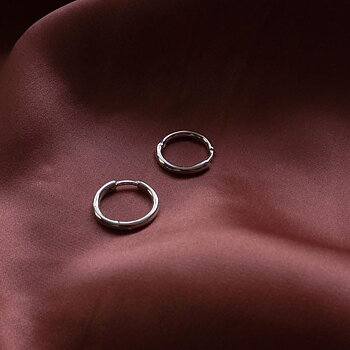 Letters round ear silver