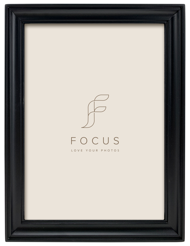 Focus  Calla Black 20x30