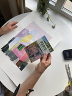 Collage "Paris, La Maison Rose" av Maria C Bernhardsson. Orginal utan ram. 