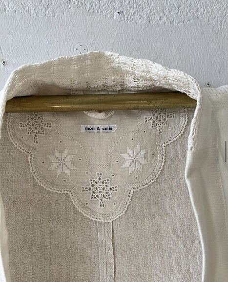 Mon & Amie Morgonrock "Claire" ur kollektionen BLANCHE