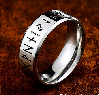Ring med runor i rostfritt stål  - Silver