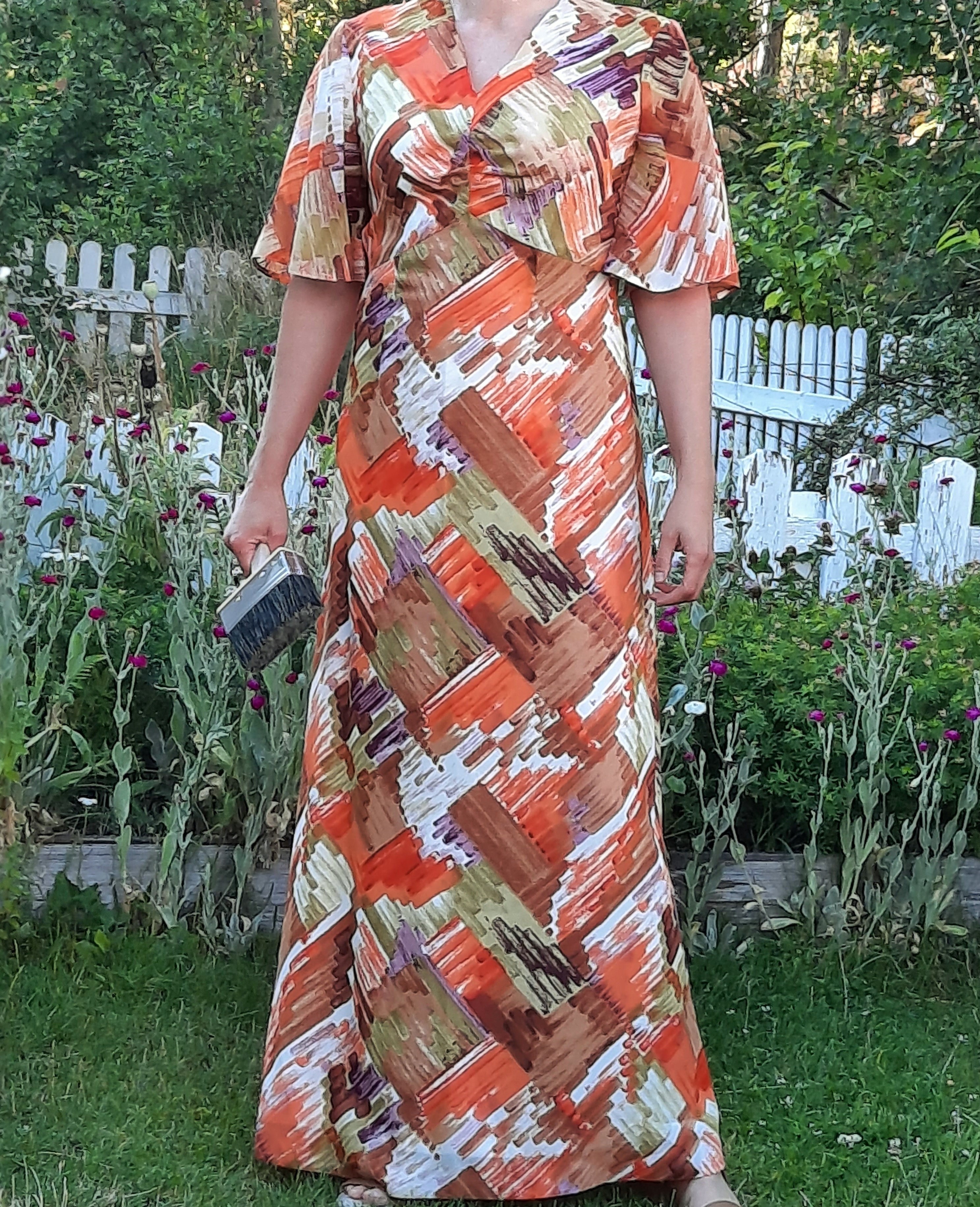 Klänningar FixaStilen Retro grön blommig långklänning fin modell kort arm 70 tal