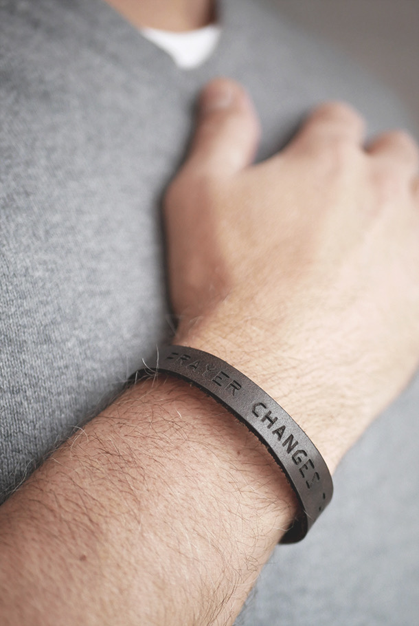 LÄDERARMBAND:  PRAYER CHANGES THINGS - 2