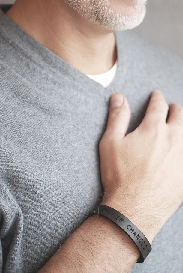 LÄDERARMBAND:  PRAYER CHANGES THINGS