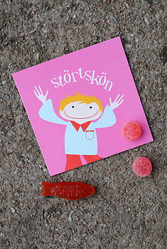 KVADRATISKT KORT – ÄLSKADE UNGE: STÖRTSKÖN