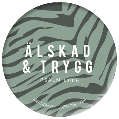 KNAPP MED DJURMÖNSTER: ÄLSKAD OCH TRYGG 