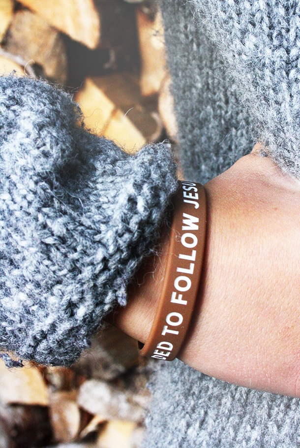 BRUNT SILIKONARMBAND I TONÅRSSTORLEK: I HAVE DECIDED TO FOLLOW JESUS