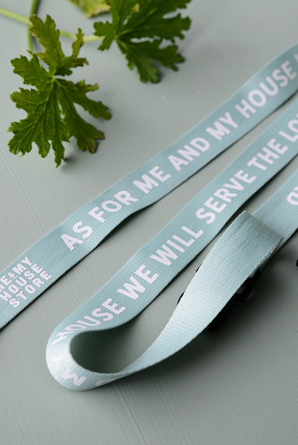 NYCKELBAND I MINTFÄRG: BUT AS FOR ME AND MY HOUSE WE WILL SERVE THE LORD  