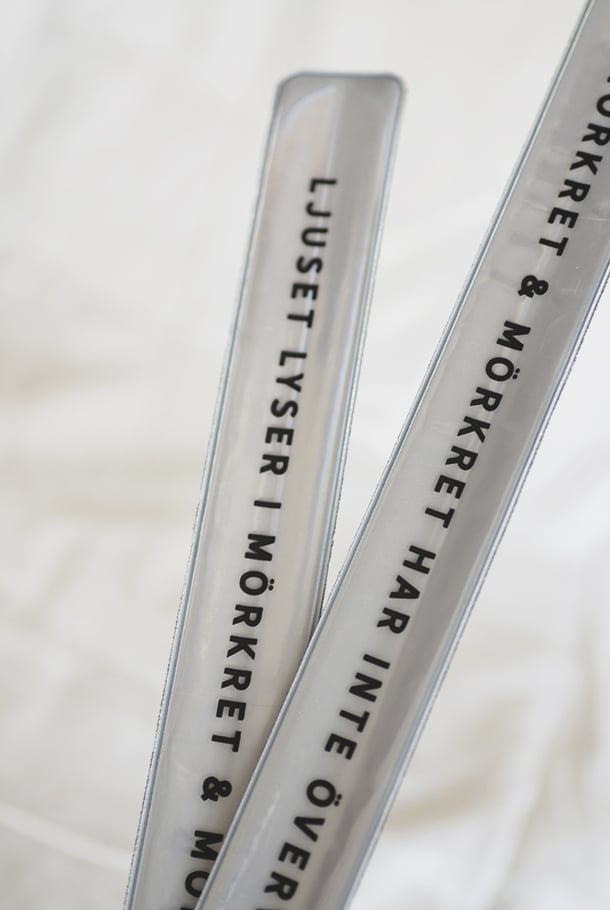 GLIMMANDE SLAP WRAP: LJUSET LYSER I MÖRKRET - 2