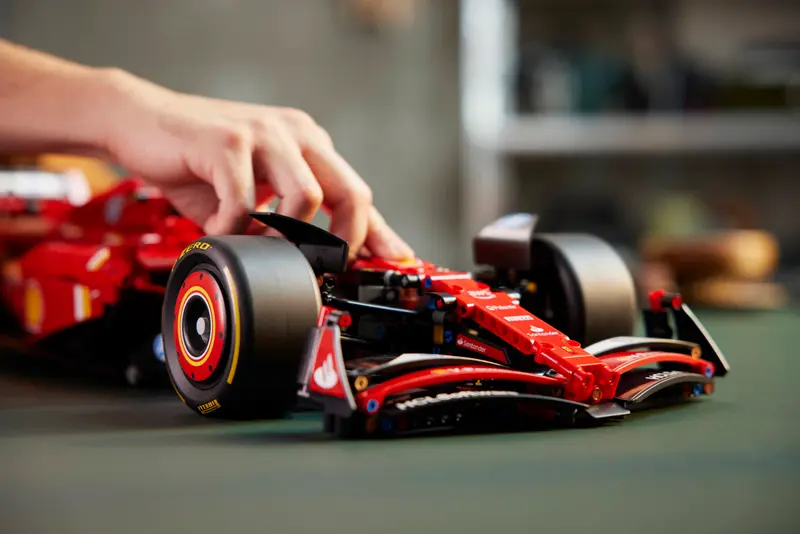 Lego Technic 42207 Ferrari SF-24 F1 - 7