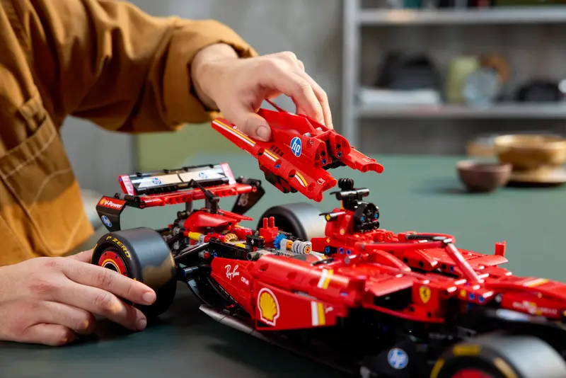 Lego Technic 42207 Ferrari SF-24 F1 - 3