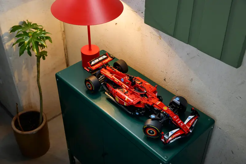 Lego Technic 42207 Ferrari SF-24 F1 - 2