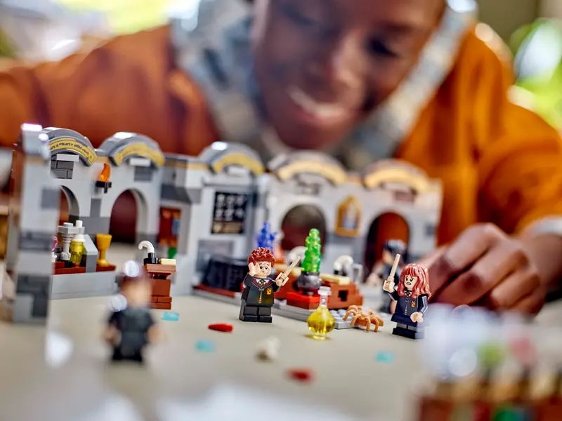 LEGO Harry Potter 76431 Hogwarts™ slott: lektion i trolldryckskonst - 2