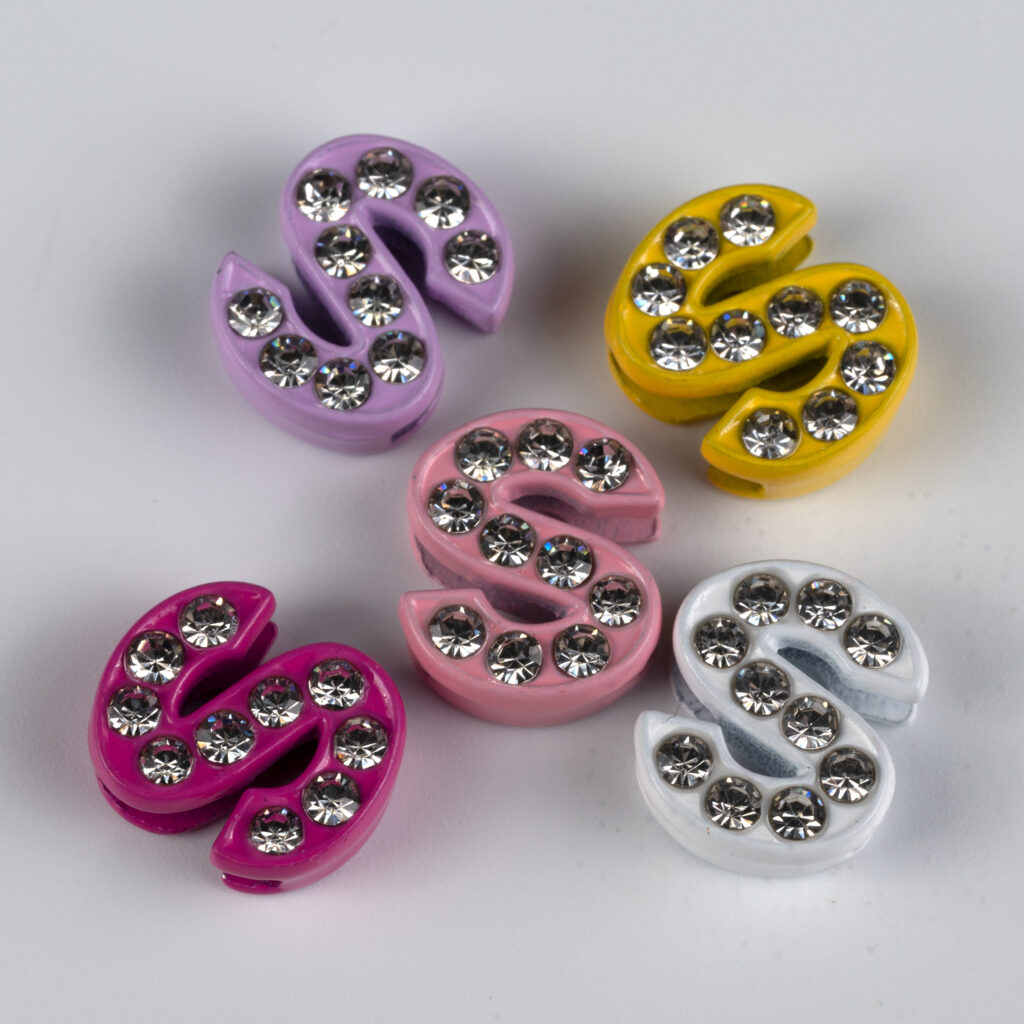 Berlock med Strass & Färg Bostav S - Busy Lizzie