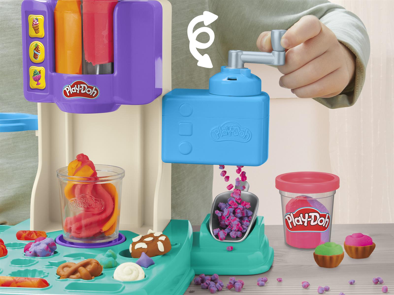 Play-Doh Lera Kitchen Creations Playset Rainbow Swirl Ice Cream - 5