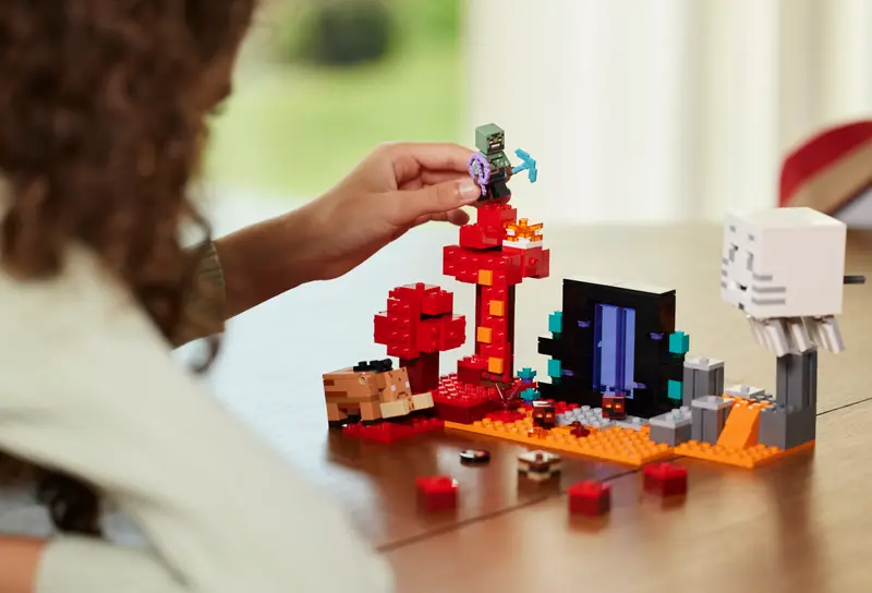 Lego Minecraft 21255 Attack vid Nether-portalen - 2
