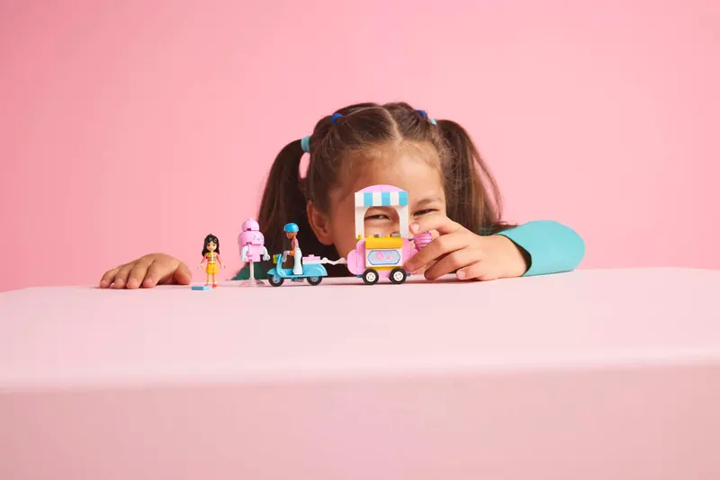 Lego Friends 42643 Sockervaddsstånd och vespa - 5