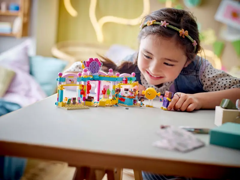 Lego Friends 42649 Heartlake Citys godisaffär - 4