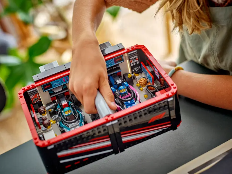 Lego City 60444 F1® garage & Mercedes-AMG & Alpine bilar - 5