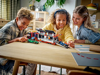 Lego City 60445 F1® lastbil med RB20 & AMR24 F1® bilar