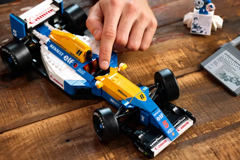 LEGO Icons 10353 Williams Racing FW14B & Nigel Mansell - 7
