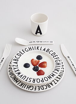 Bestickset Barn i Melamin - Design Letters