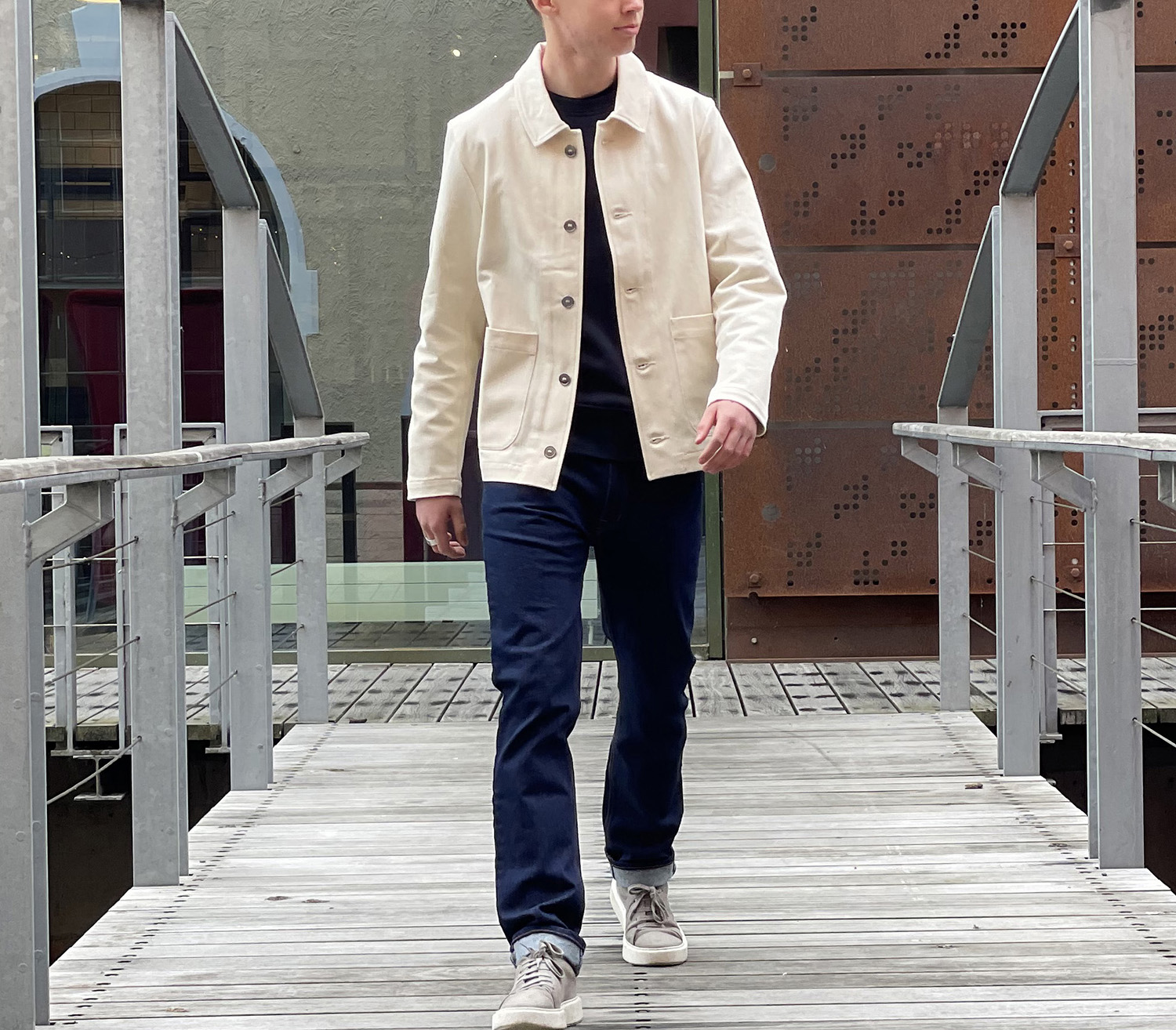 Regular jeans and overshirt ecru